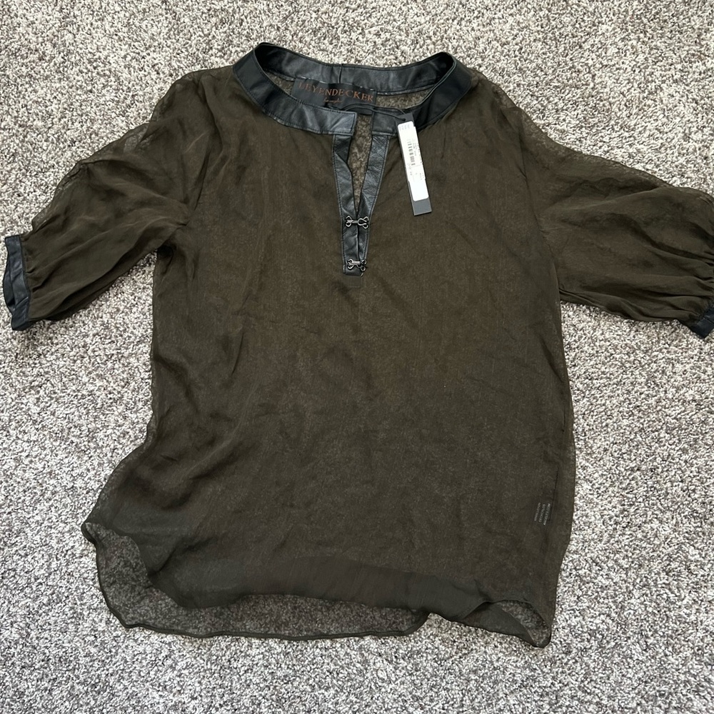 NWT women’s boutique chiffon top